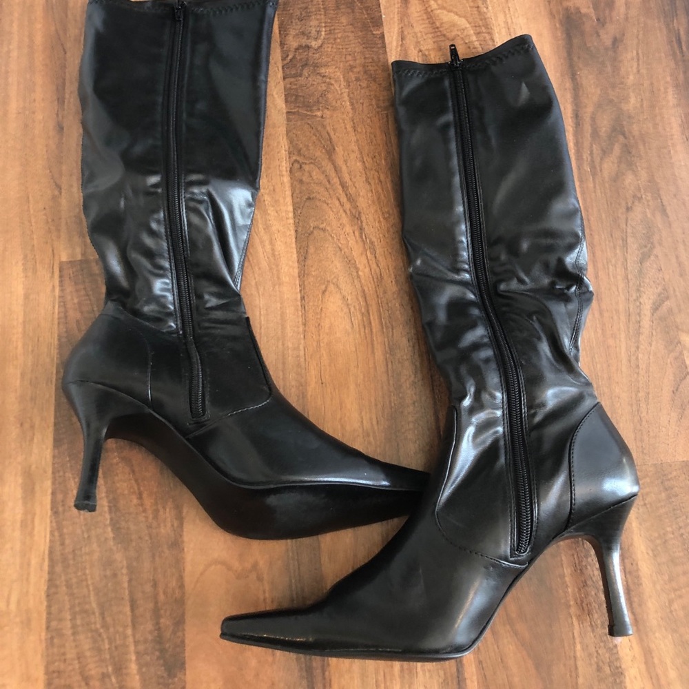 Patent leather heeled boots